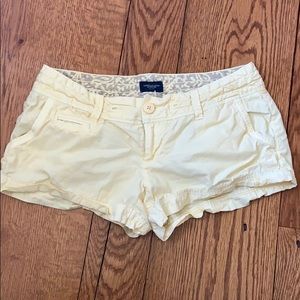 Cute yellow American eagle short shorts